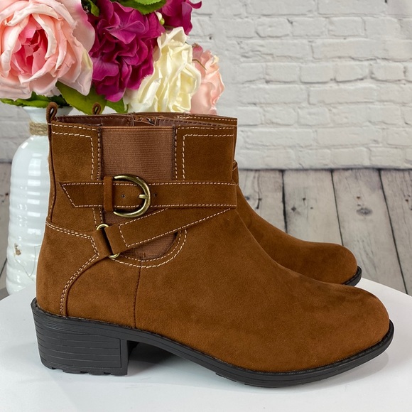 NWT: ST JOHN’S BAY (WIDE) Memory Foam Brown Faux Suede Block Heel Ankle Boots - Picture 6 of 17